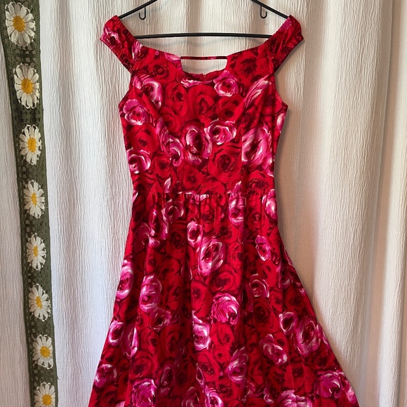 Retrolicious Off The Shoulder Red Roses Dress - Picture 1 of 4
